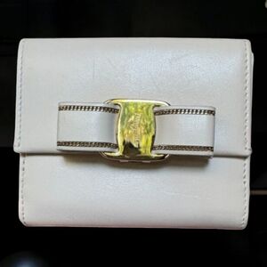 Ferragamo Elegant Cream Wallet with Gold  And LeatherBow Accent